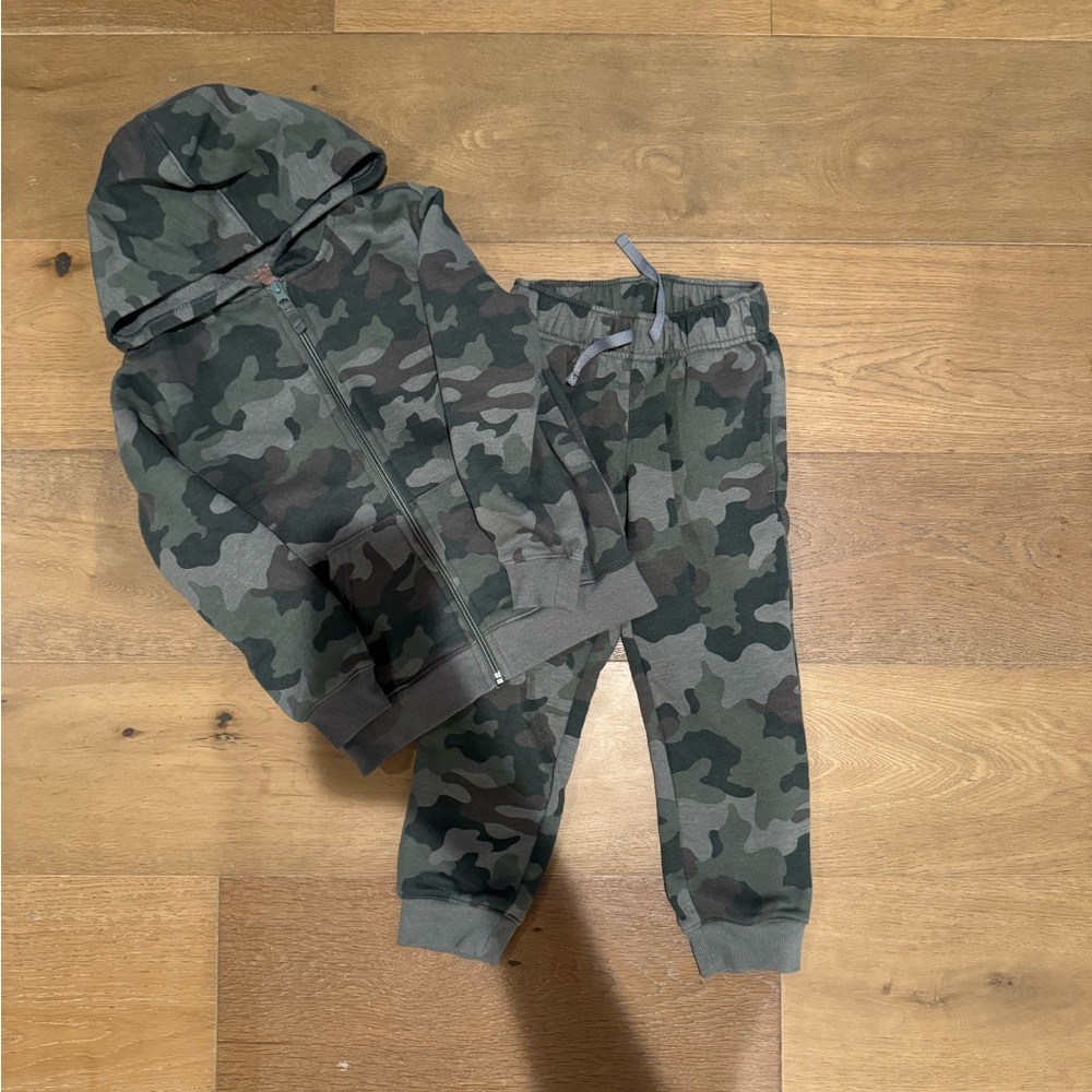 Cat & Jack Green Camouflage Jogger Set